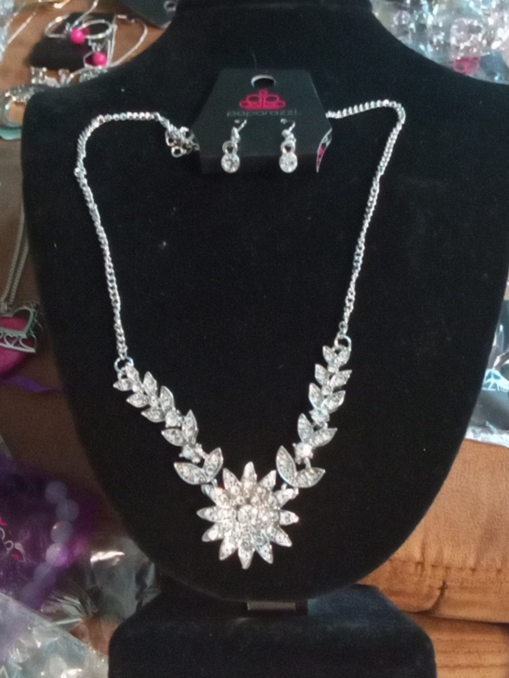 paparazzi Silver Sparkling Floral Leaf Bib Necklace